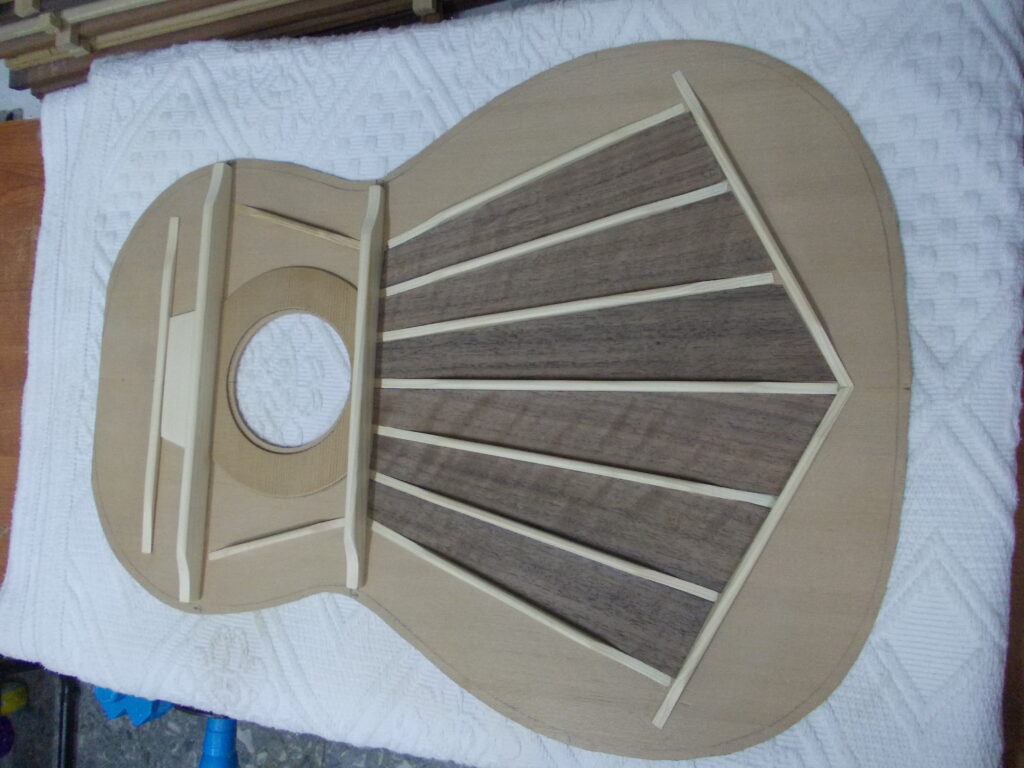 varetaje, barras armónicas o bracing, son piezas de madera aretaje: barras aretaje: barras armónicas o bracing, son piezas de madera aretaje: barras armónicas o bracing, son piezas de madera