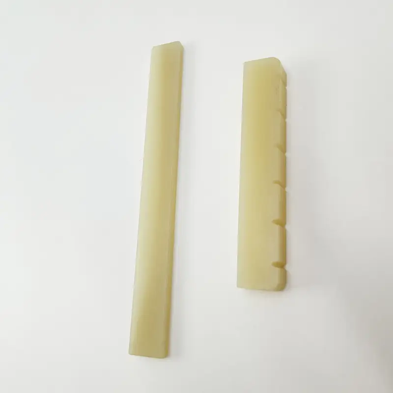 hueso de vaca transformado en cejuela de guitarra flamenca